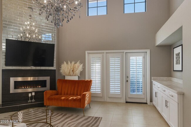 Building Photo - 8100 E Camelback Rd