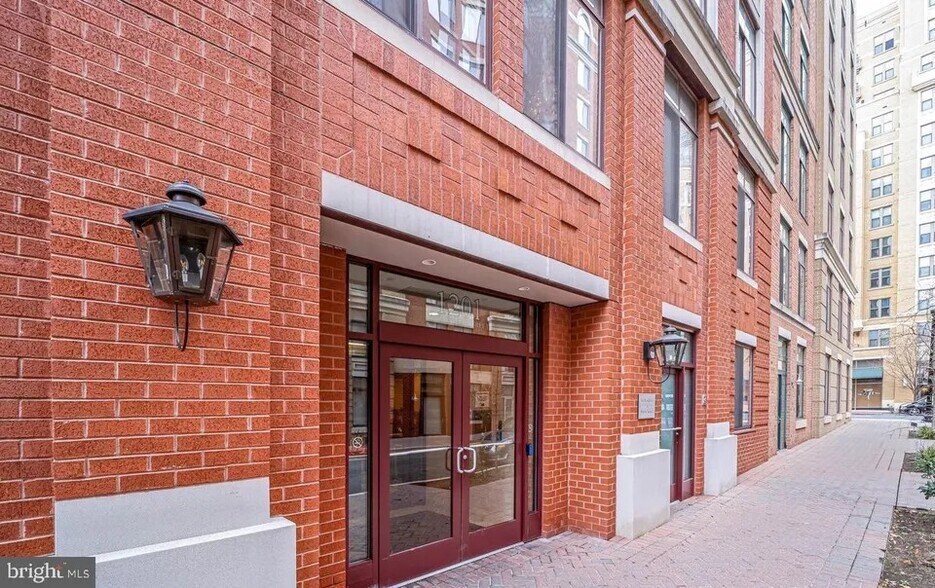 Building Photo - 1201 N Garfield St