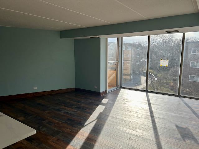 Building Photo - 1301 N Western Ave