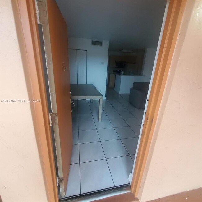 Building Photo - 7151 Miami Lakes Dr