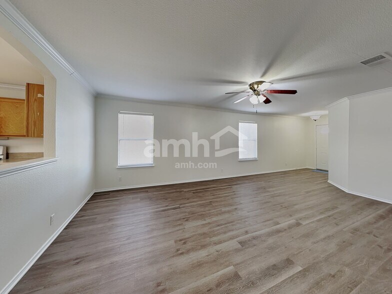 Building Photo - 602 Jessica Pl