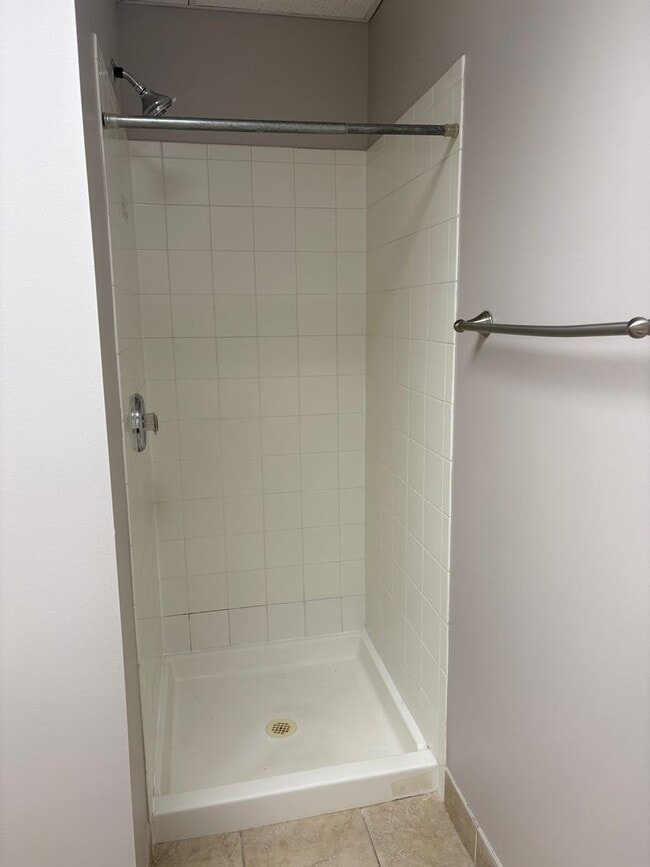 Building Photo - 1988 N High St