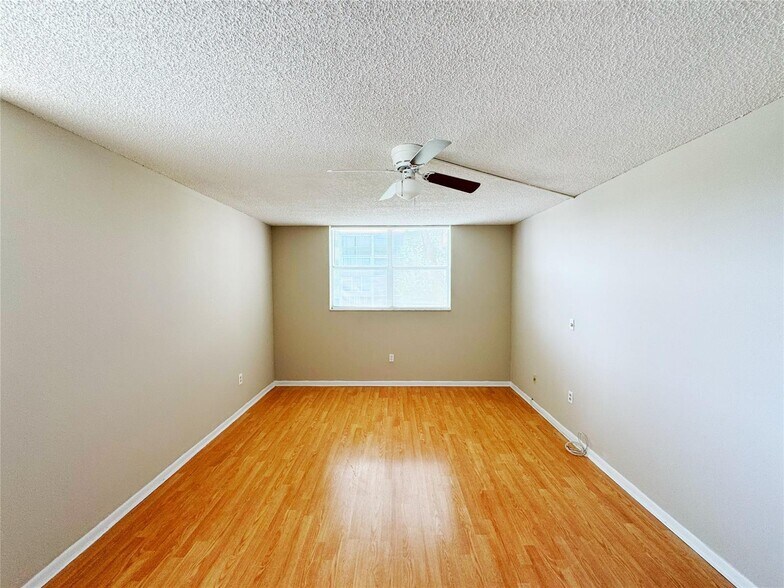 Building Photo - 1820 N Lauderdale Ave