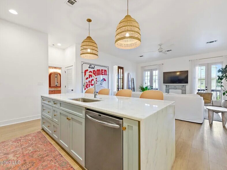 Building Photo - 218 Front St