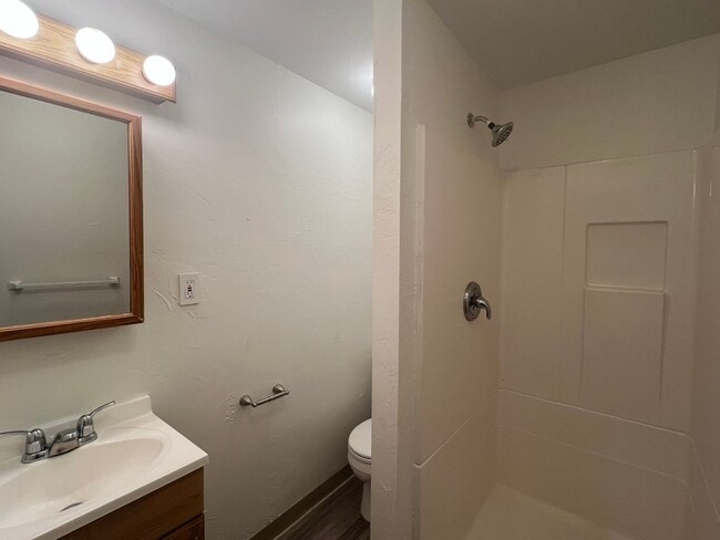 Building Photo - Spacious Updated 4BED/3BATH In Southside -...