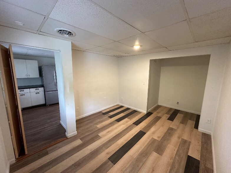Building Photo - 48 Cowing St