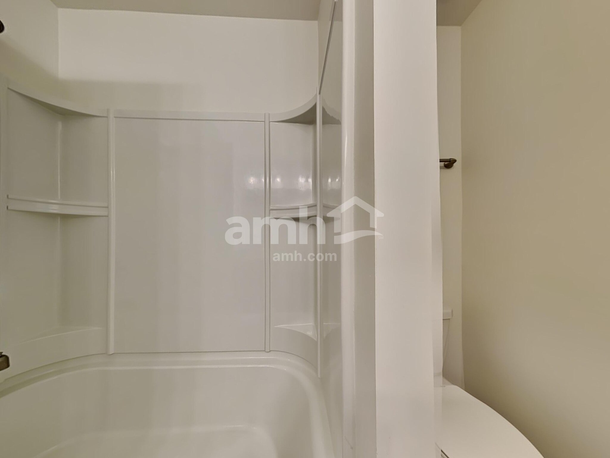 Building Photo - 104 Fairway Dr