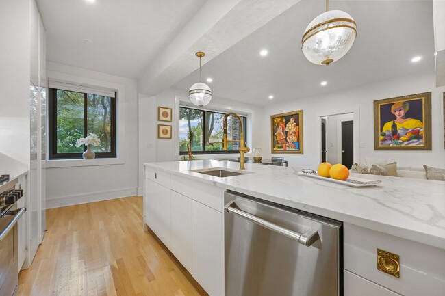 Building Photo - 47 Lafayette Pl