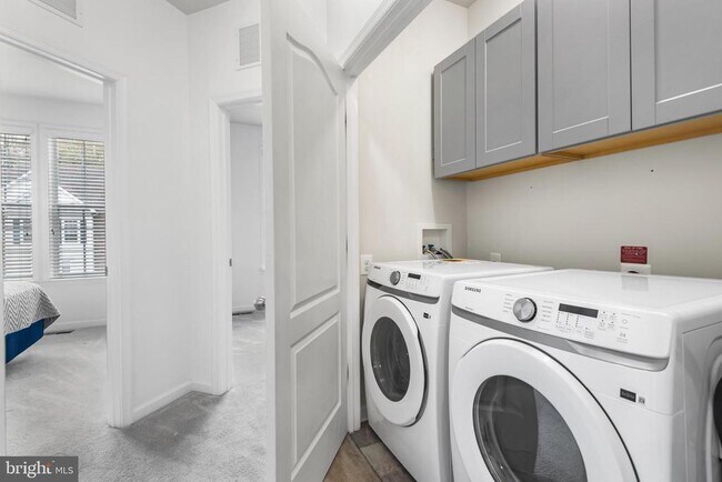 Building Photo - 5000 Forest Pines Dr