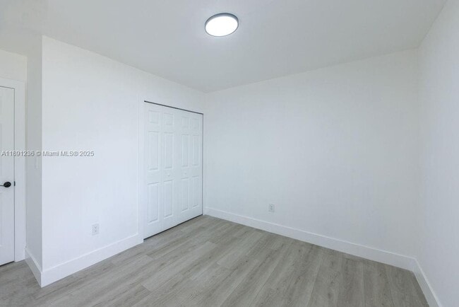 Building Photo - 355 SW 17th Ave