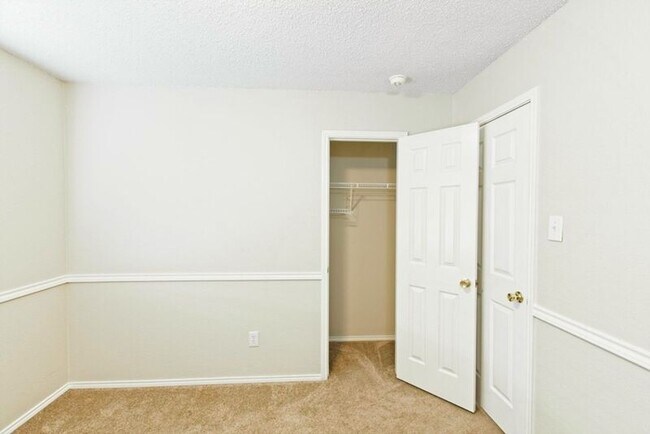 Building Photo - 1118 Water Oak Way