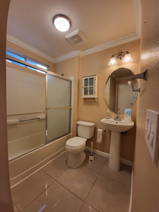 Building Photo - 920 Garcia Dr