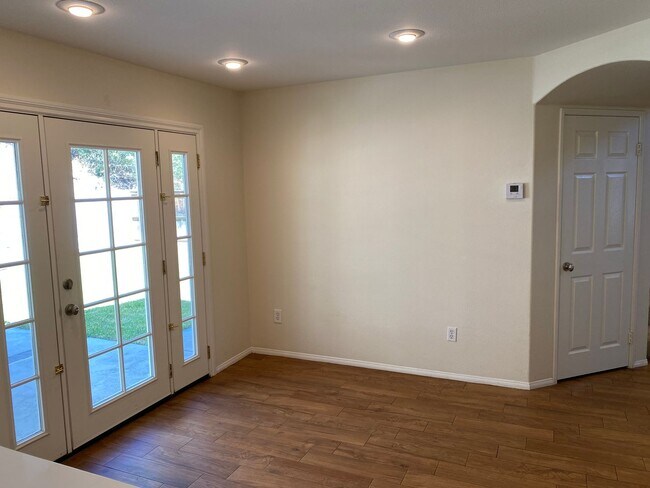 Building Photo - Gorgeous Single Family House - Available June 2026!