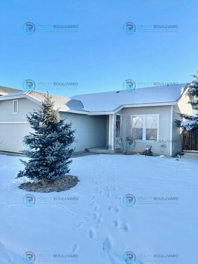 Primary Photo - Charming 3-Bedroom Home in Sky Vista Villa...