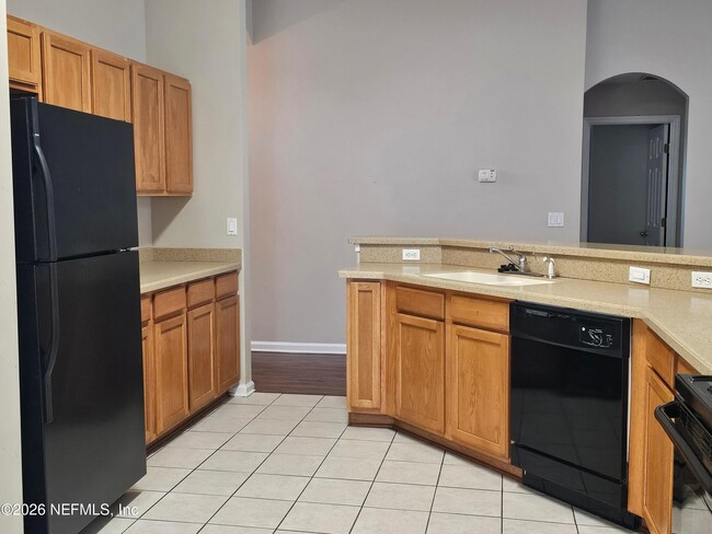 Building Photo - 1876 Creekview Dr