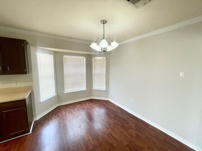 Building Photo - 3 Bedroom/2 bathroom in Pearl for Rent!