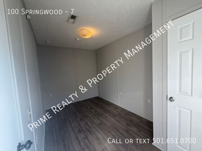 Building Photo - 100 Springwood-7