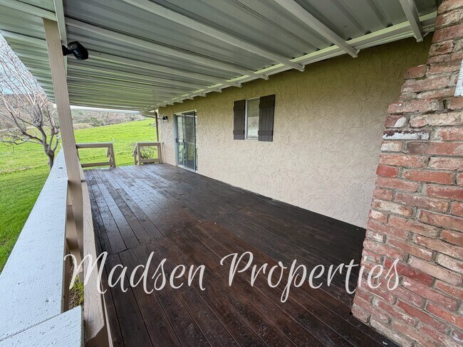 Building Photo - 784 Flag Creek Rd