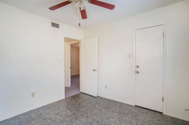 Building Photo - 3628 Hulen Park Cir