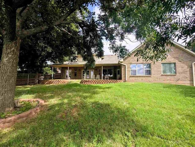 Building Photo - 609 Shoreline Dr