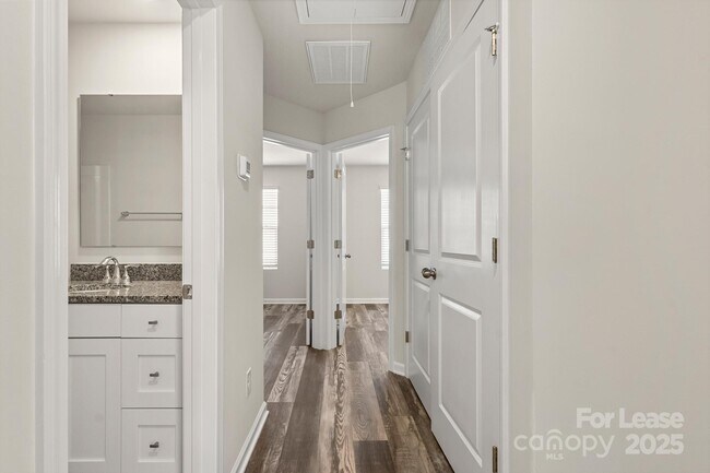 Building Photo - 117 Dogwood Vlg Trl