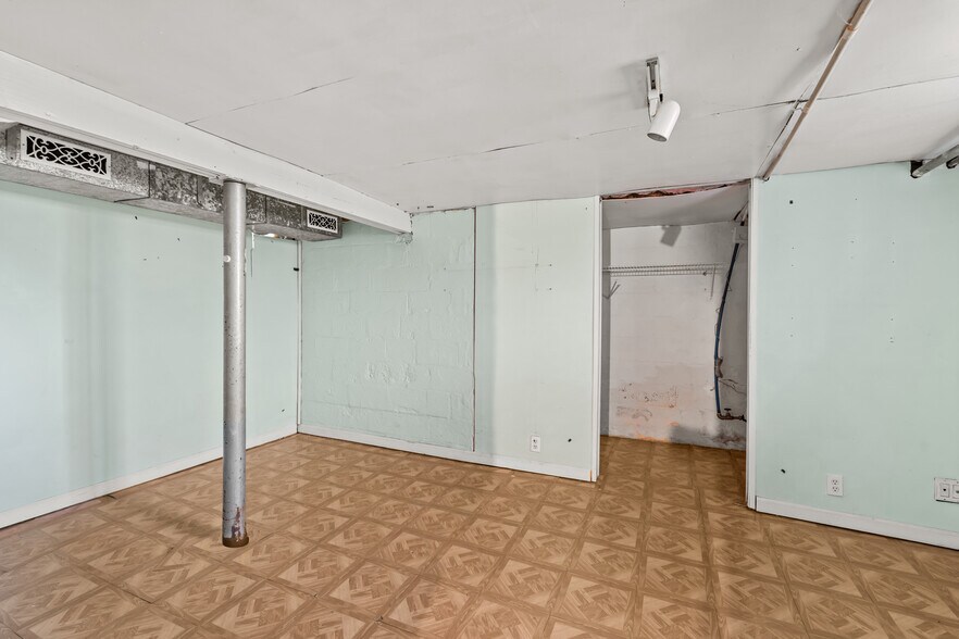 Building Photo - 1005 Woodsdale Ave