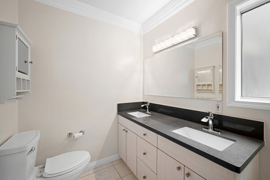 Building Photo - 3805 Los Olivos Ln