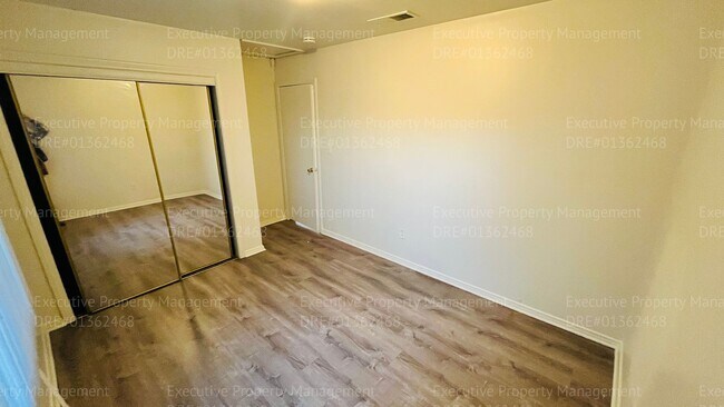 Building Photo - 1142 8th Pl