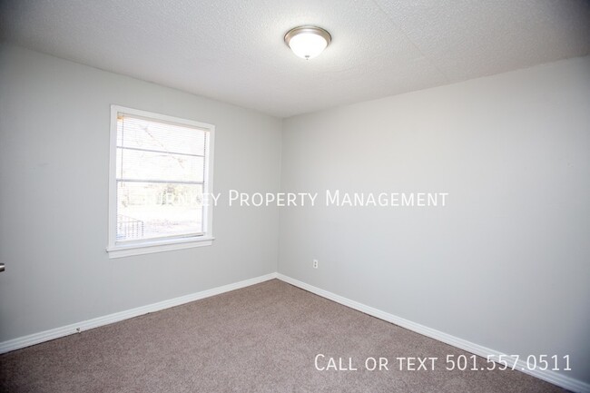 Building Photo - Move-in Special: 1/2 Off First Month Rent!...