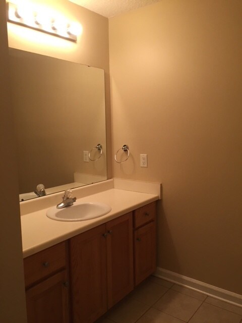 Building Photo - 1211 Scruggs St