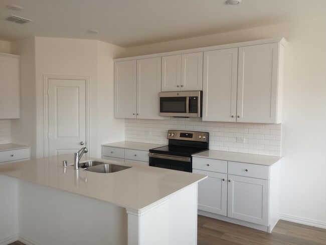 Building Photo - 5119 Winterberry Dr