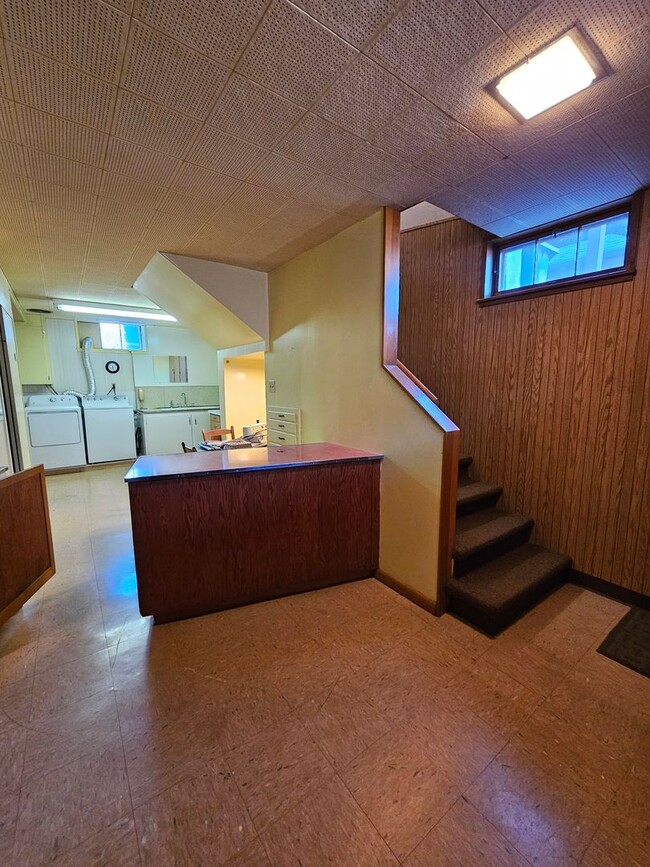 Building Photo - 4 BED | 2.5 BATH | DOUBLE GARAGE | WEST RAPID | FURNISHED