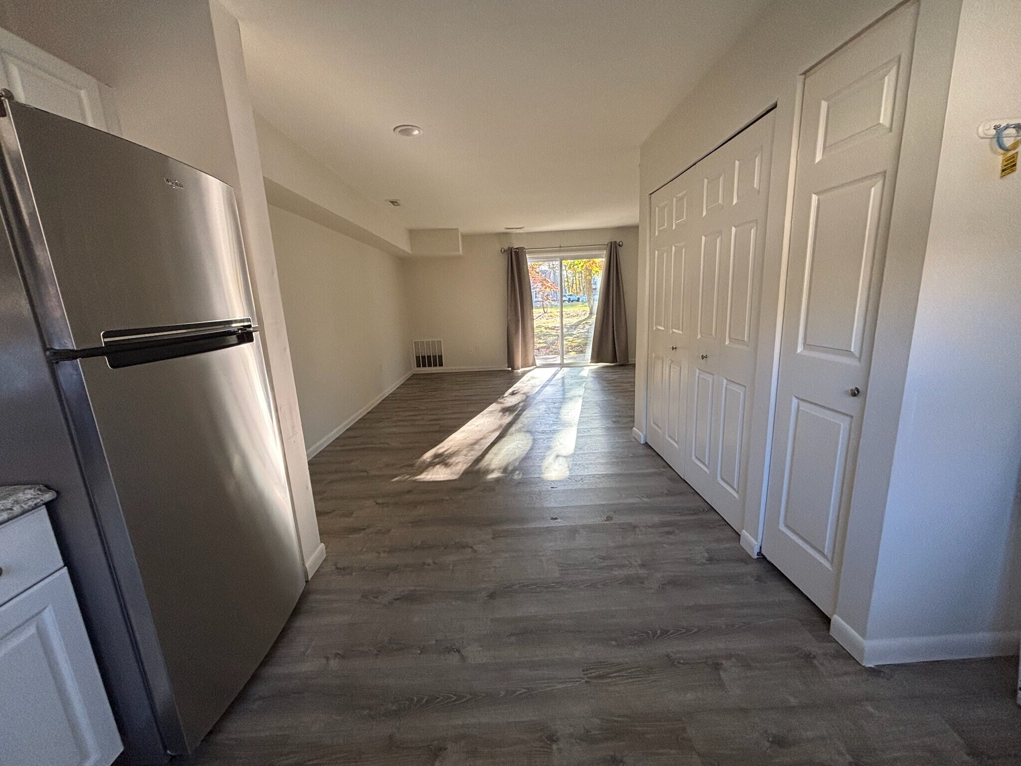 Kitchen /Living room - 79 Tavistock Dr