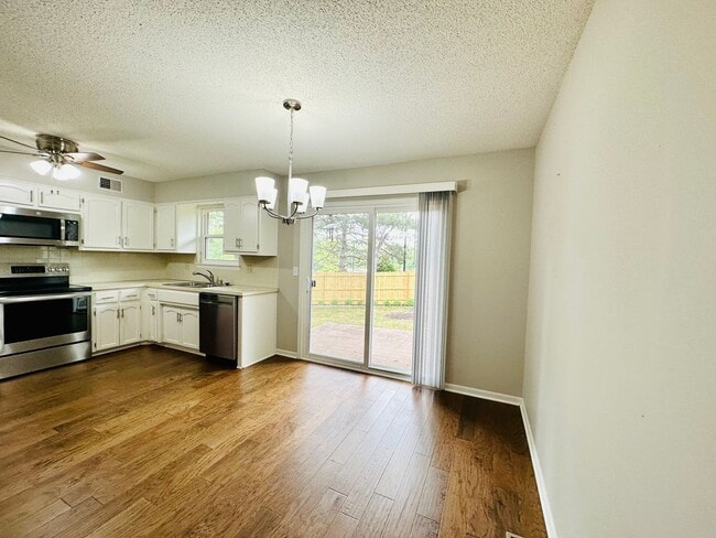 Building Photo - {12311} Spacious Townhome in Desirable OP ...