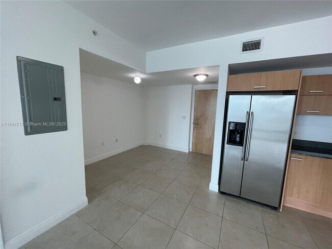 Building Photo - 350 S Miami Ave