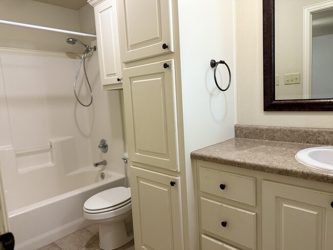 Building Photo - 2624 112th St