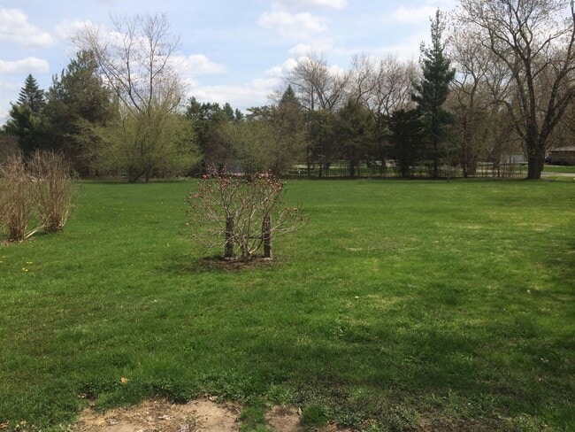 Building Photo - Updated 3bed / 3bath farmhouse.  Nice Location.