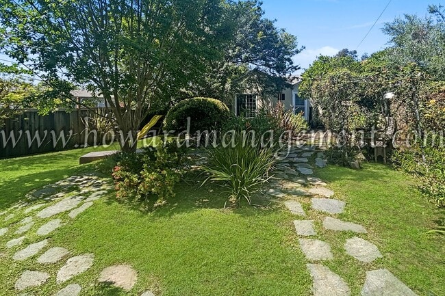 Building Photo - 1658 Centinela Ave