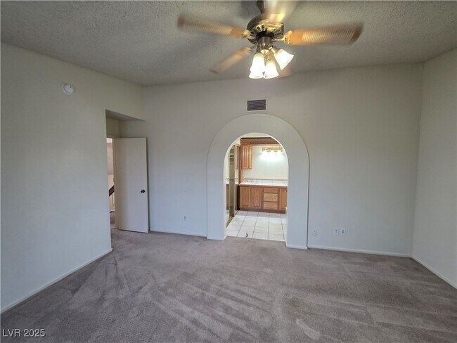 Building Photo - 321 S Bent Creek Dr