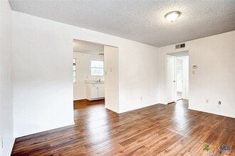 Building Photo - 728 Old Martindale Rd