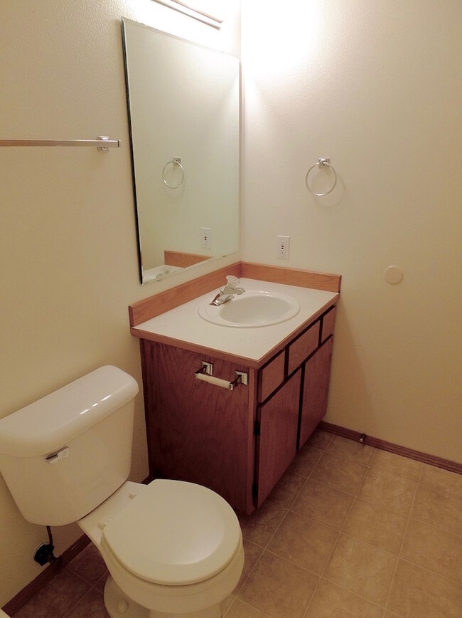 Building Photo - 2 Bed 1.5 Bath Home on Corner Lot w/ Garag...