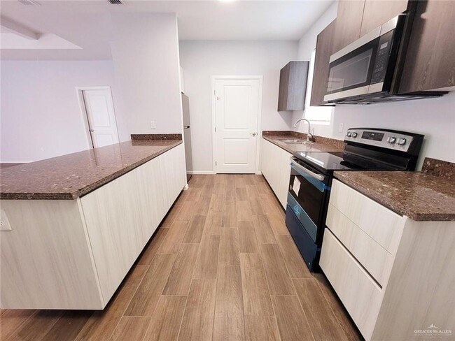 Building Photo - 18 Fuerte Ave