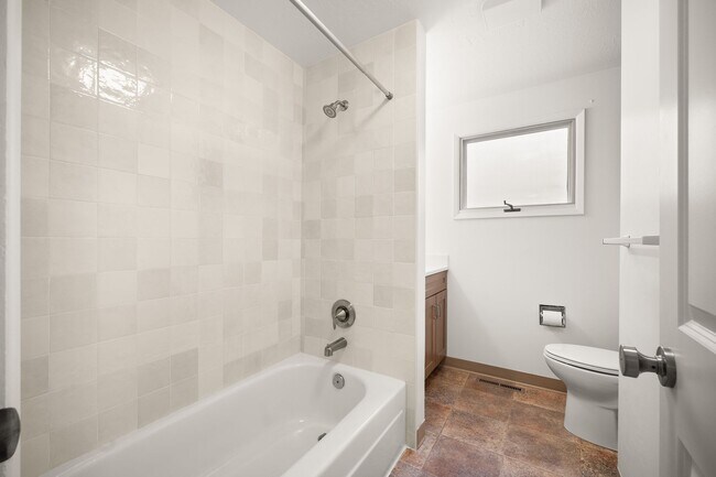 Building Photo - Available Now!! 5 Bedroom, 3 Bathroom Ranc...
