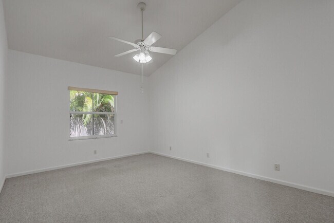 Building Photo - 479 Tequesta Dr