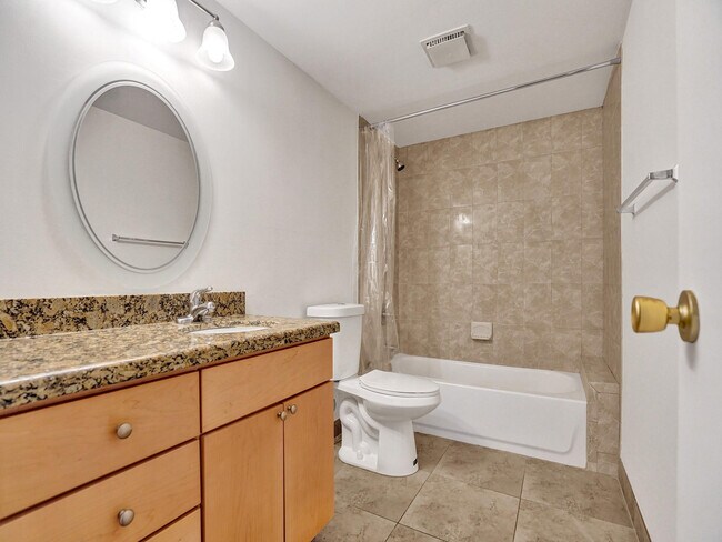 Building Photo - 3115 Oakland Shores Dr