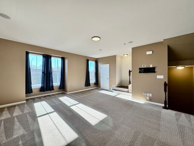 Building Photo - Available 07-08-26! Townhouse w/Garage - Pet Friendly - All Appliances Convey!