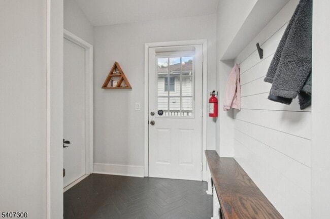 Building Photo - 6 Girard Pl