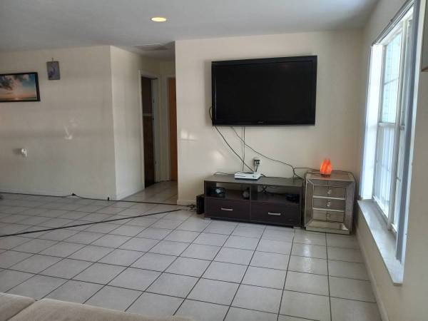 Building Photo - 117 Van Rd