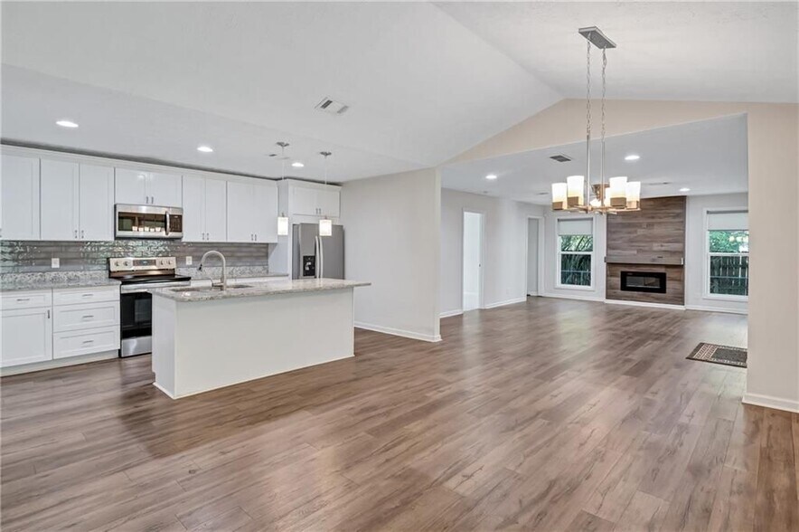 Building Photo - 5772 Lilburn Stone Mountain Rd