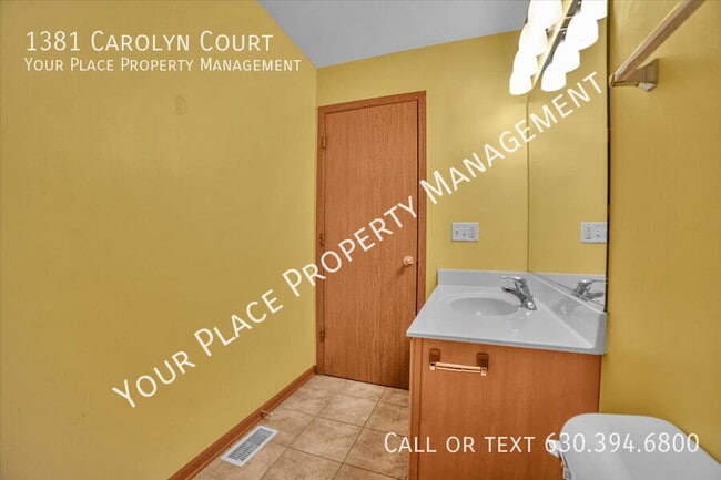 Building Photo - 1381 Carolyn Ct